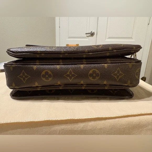 LOUIS VUITTON MONOGRAM POCHETTE METIS SATCHEL CROSSBODY BAG - Picture 9 of 13